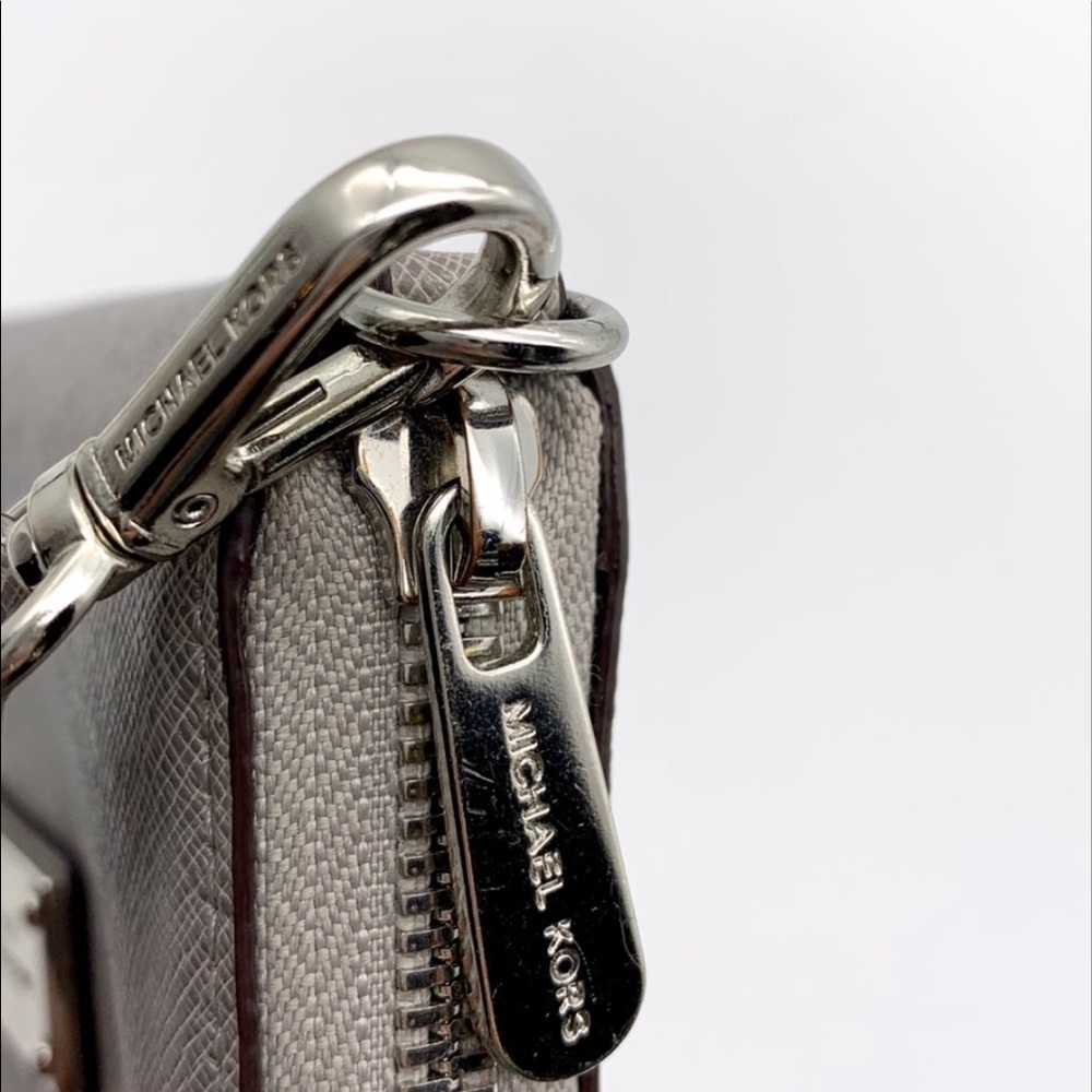 Michael Kors Gray Saffiano Leather wristlet-GUC - Picture 4 of 8